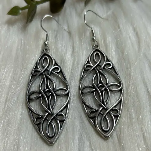 Celtic knot oval dangle earrings Silver