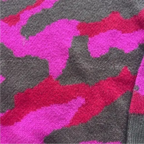 Yummy Sweater Co Size Medium Easy Crewneck Pink Camouflage Sweater