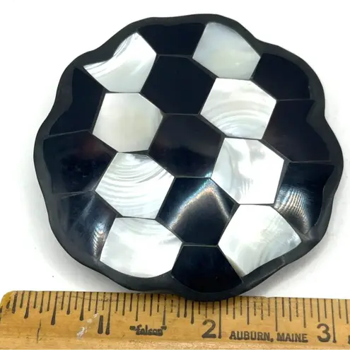 Vintage Black & White Mother Of Pearl Mosaic Brooch With Scalloped Edge