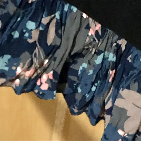 Yak N Yeti Long Sleeve Tunic Top Black with Floral Ruffled Trim •Size Medium