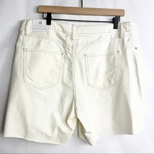 House of Harlow  High Rise Mom Bermuda Shorts NWT in Size 33