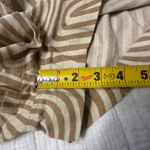 Japna  Skirt Shorts with an elastic waist in back size large - Image 5