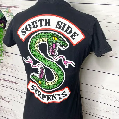 Hot Topic Riverdale Southside Serpents T-Shirt Size Small