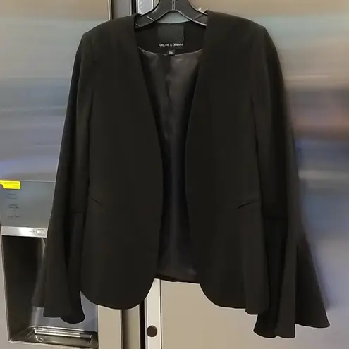 Harlowe $ Graham đź’•HARLOWE & GRAHAMđź’• Ruffle Bell Sleeve Blazer