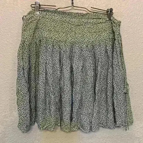 White black palm leaf skirt sz L casual flowy girly feminine preppy school Size L