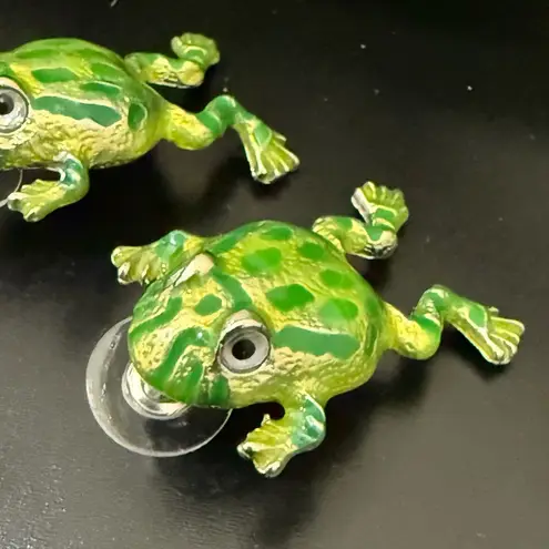 Unsigned Enameled Green Frog Earrings 9g.