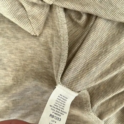 Elan NWT. Cream Ribbed Deep V-Neck Long Sleeve Asymmetrical Top. Size Small