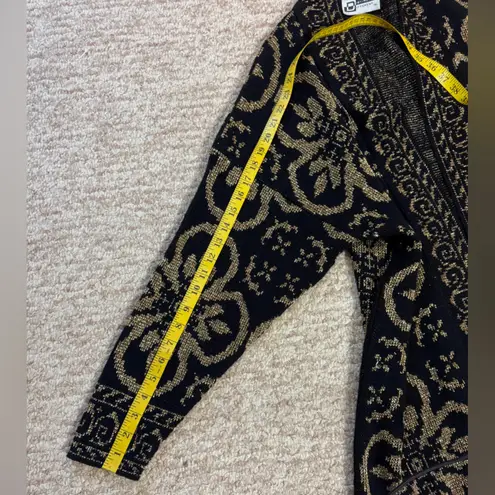 Distinctly Different Vintage Elegant Black and Gold Women's Sweater Size 47