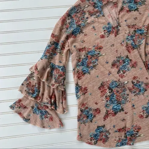 Love In Floral ruffle sleeve tunic blouse Size Medium