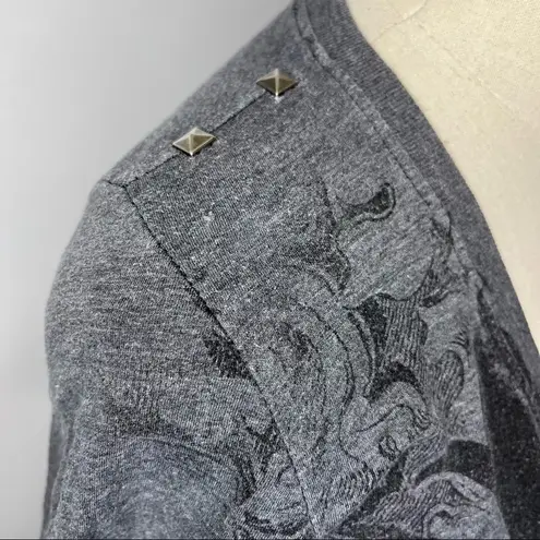 BKE THE BUCKLE // Women’s Gray V-Neck Short Sleeve Shirt, Medium