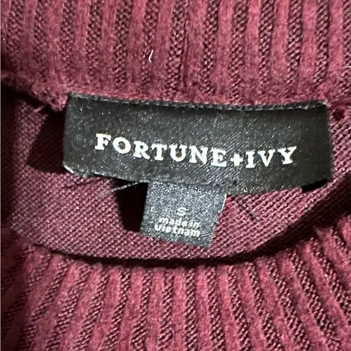 Fortune + Ivy Women’s Burgundy Keyhole Soft
Brushed Fleece Dress. Size Small