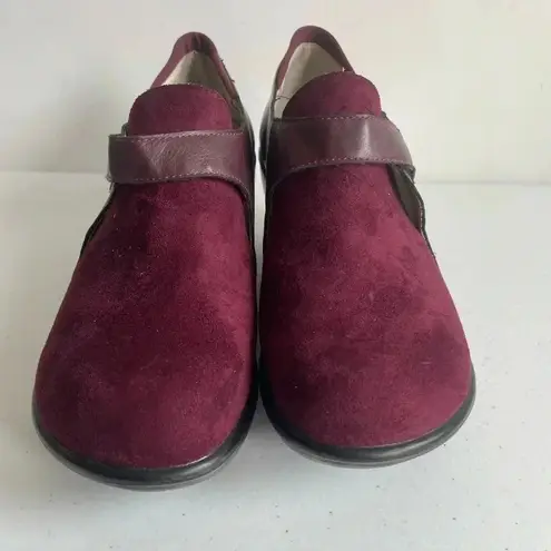 Jambu JBU Vegan Suede clogs Burgundy Maroon Size 9.5 GUC! Nurse Nursing Shoes