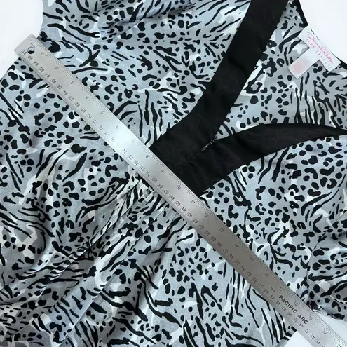 Oscar de la Renta Vintage Pink Label Leopard Print Long Sleeve Nightgown Robe.