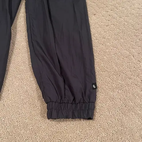 Nike  Swoosh Jogger Pants Size Small. Bin 9