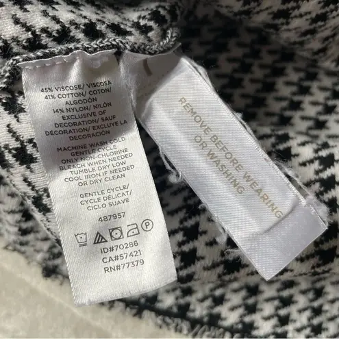 Ann Taylor  Black & White Houndstooth Shortsleeve Sweater w/ Raw Hem Size L