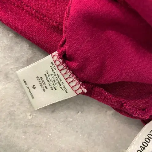 New York & Co Size M Magenta Lace Short Sleeve Stretch Zip Back Top Pink Size M