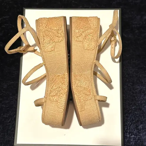 Larroude Gio flatform embroidered Sandals size 6.5 new w original box, dust bags Tan
