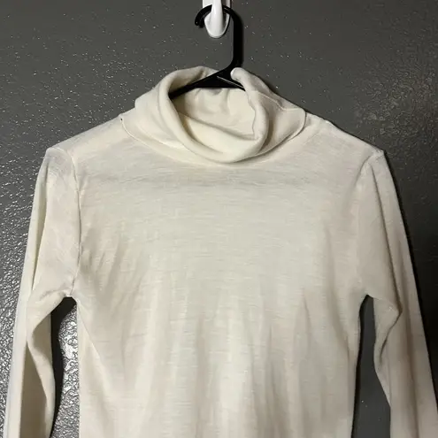 Women’s White Turtleneck Long Sleeve Lightweight Knit Top Small