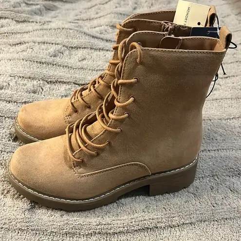 Universal Threads NWT  Combat Boots