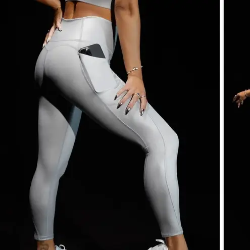 Fabletics NWT  Matte Silver Foil Oasis PureLuxe High-Waisted 7/8 Legging Size XS