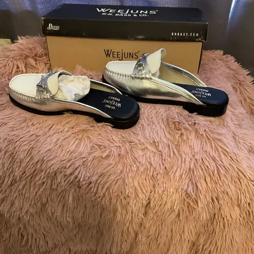 G.H. Bass & Co. Weejuns Silver woman’s Loafers Size 6.5