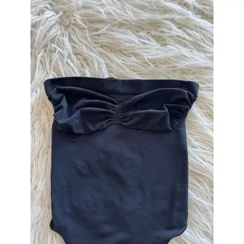 SKIMS Seamless Sculpt Strapless Thong Bodysuit Onyx
Size Small