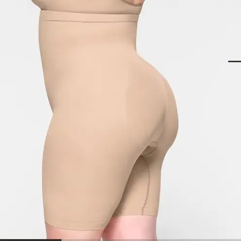 SKIMS $74 HIGH-WAISTED ABOVE THE KNEE SHORTS S