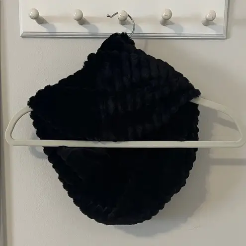 Ann Taylor  Luxurious Black Faux Fur Wrap