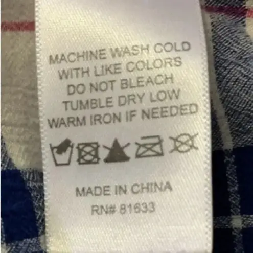 Kenneth Cole  Reaction Women’s XL Plaid Button up high low, v‎ neck shirt