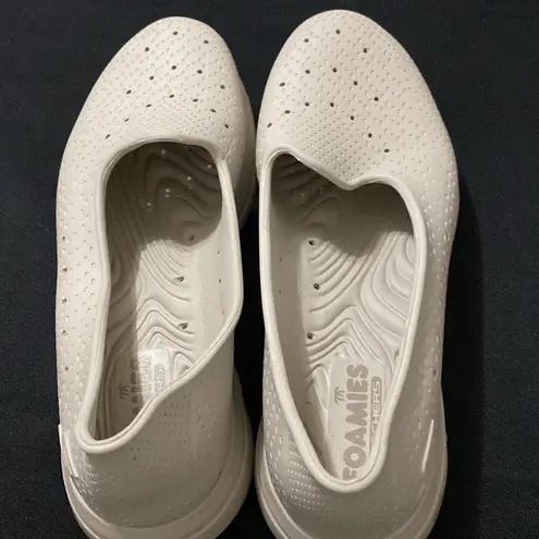 Skechers NWOT  ULTRA GO FOAMIES WO SIZE 10 CREAM COLOR SLIPON WATER /CASUAL SHOES