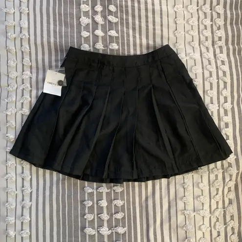 Forever 21 brand new pleated skirt