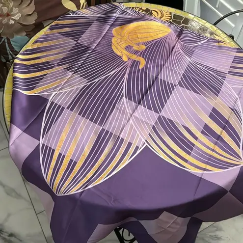 TATCHI SILKY SQUARE SCARF Purple