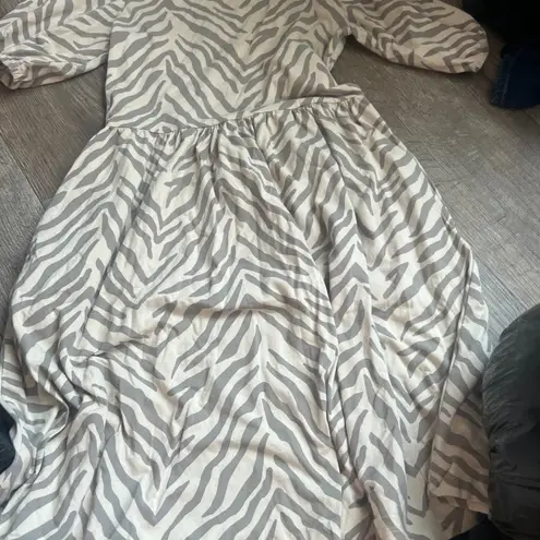 Mata Traders Inez Savanna Stripe Dress size M Size M