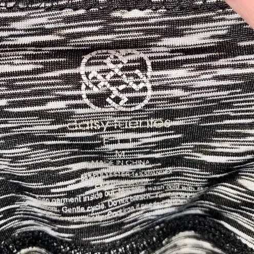 Daisy Fuentes fit distressed capri athletic leggings