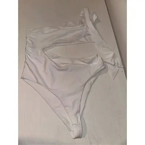 Tularosa Revolve  Omnia One Piece In White Sz L - Image 2