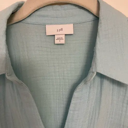 J. Jill sky blue long sleeve button down shirt size small.
