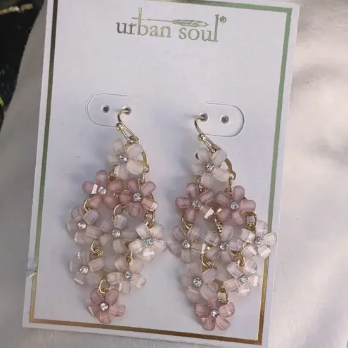 Urban Outfitters soul pink flower gold tone drops earrings diamond shape 💠