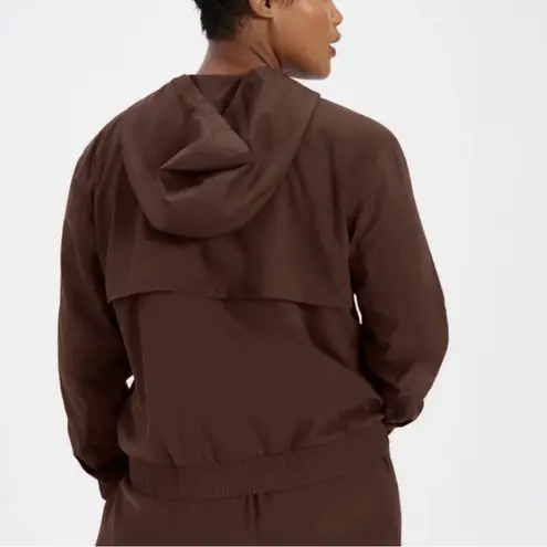 Girlfriend Collective Peregrine Windbreaker in Cocoa Brown Size Medium Zip Up