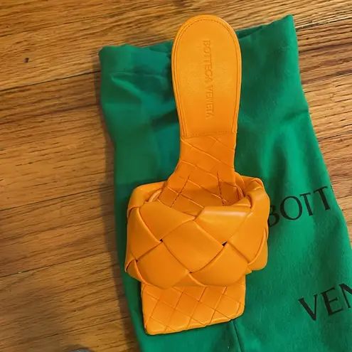 Bottega Veneta NWOT Tangerine Orange intrecchiato Lido sandals Size 38