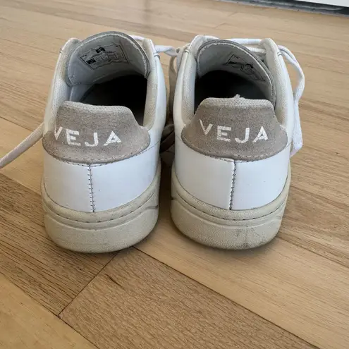 VEJA V-12 White/Beige Sneakers 37