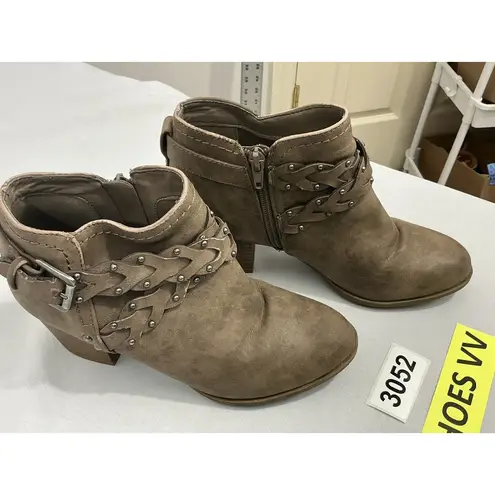 Indigo rd. Womans Sattie Size 6.5 M Brown Strappy Zip Heel Ankle Boots