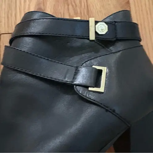 Louise et Cie 9.5 W Black & Gold Buckle 3” Heel Bootie