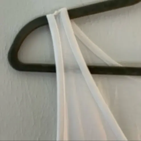 Soft Surroundings Top White V Neck Tank Top Sleeveless Sz M GUC