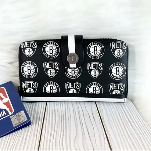 Lounge Fly NBA Brooklyn Nets Logo Zip Around Wallet NWTS