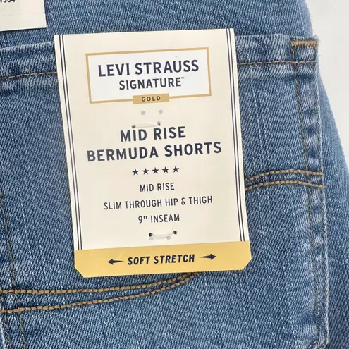 Levi's  Mid Rise Bermuda Shorts Women's Size 2W26 Slim Fit 9" inseam