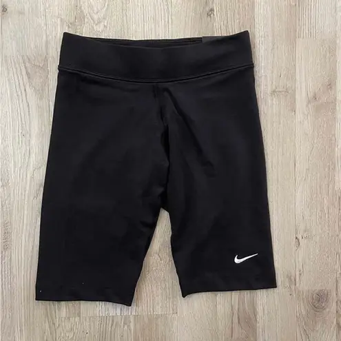 Nike  Essential legging shorts in black