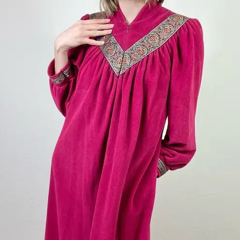 Vanity Fair Vintage Red Violet Embroidered Maxi Housecoat Robe w/Pockets Size M