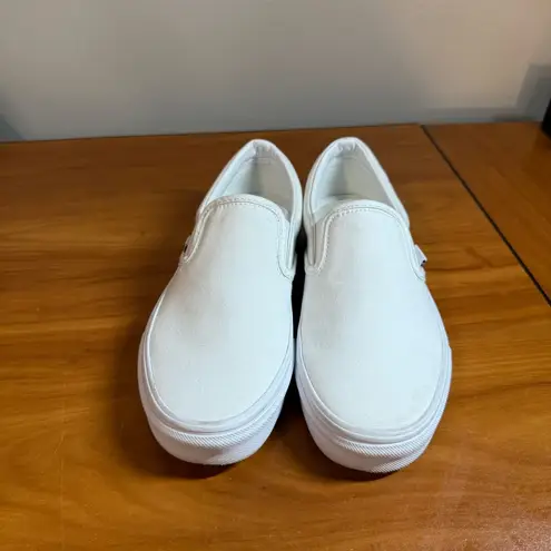 Vans  Classic All White Slip On Canvas Sneaker Skate Neutral Casual W7