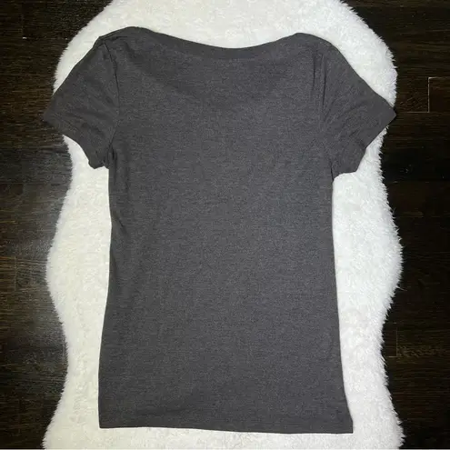 Piper by SmartPak Gray V-Neck Short Sleeve T-Shirt