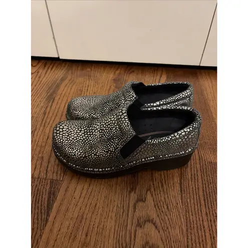 Klogs Women's Silver And Black Suede Size 8.5 Clog Shoes